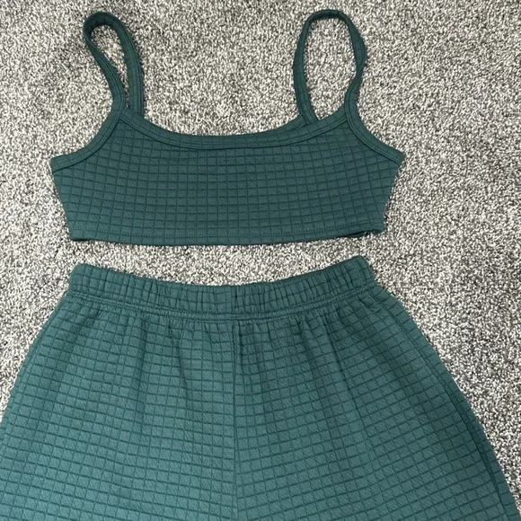 Princess Polly 2 Piece Size 6 Lounge Set Out Fit Green Crop Top Sweat Pants - Picture 9 of 10